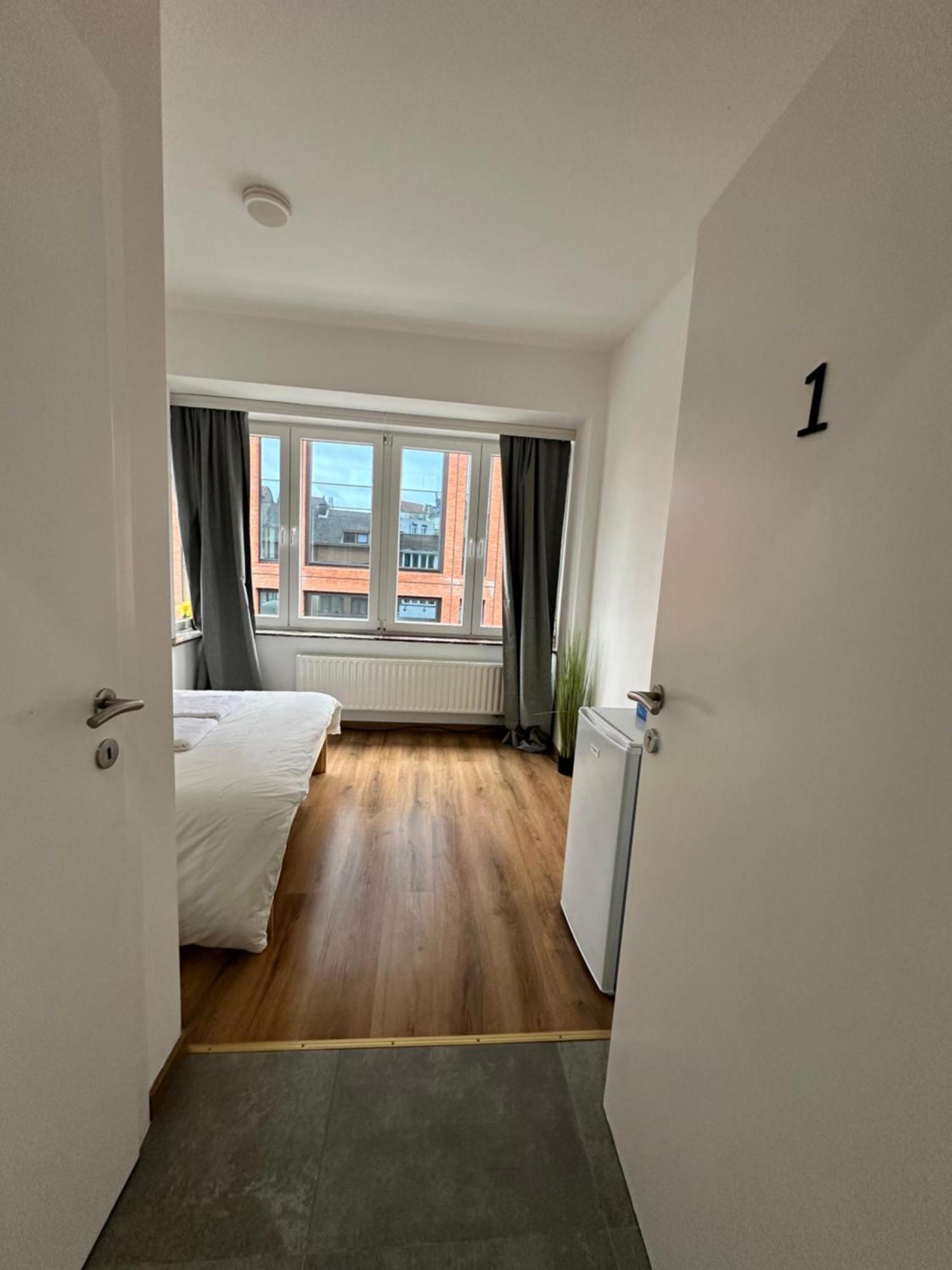 Ideal Near Gare Du Midi Gasthof *